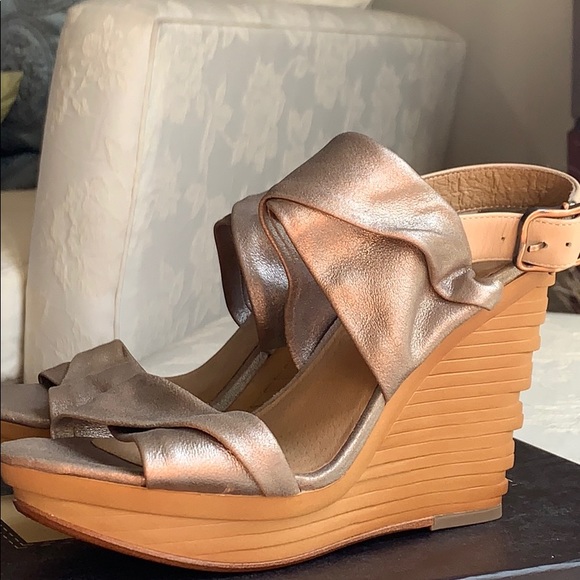 Pink gold/rose/Nude colour from Holt Renfrew Brandnew without tags. - Picture 4 of 4